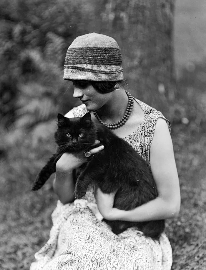 Dancer Elizabeth Duncan With A Cat