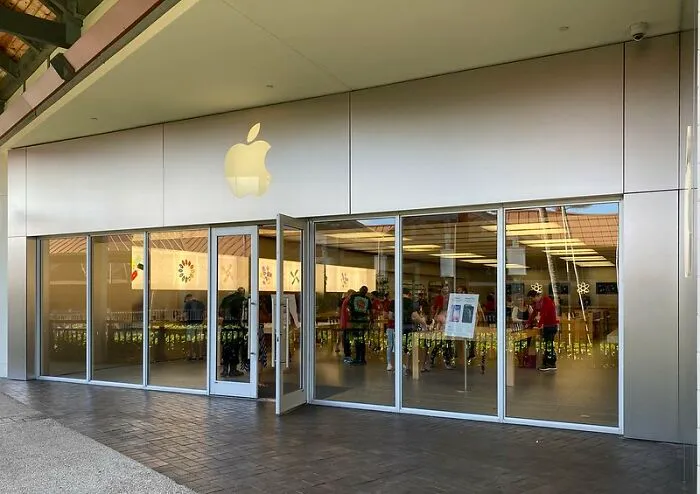 35 Stories About Customers Who Fell From The Confused Tree And Hit Every Branch On Their Way Down