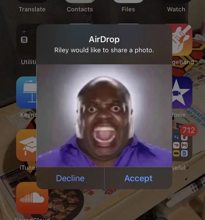 50 Funny, Strange Or Simply Threatening Texts Shared By This Twitter Account (New Pics)