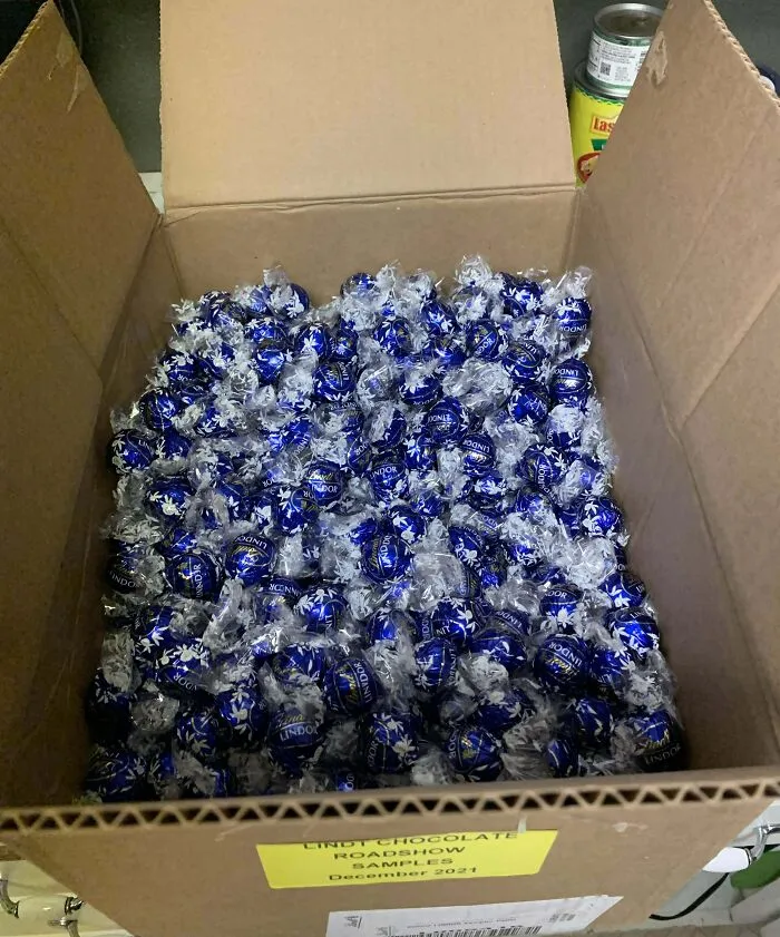 Esta caja enorme de bombones Lindor que hemos conseguido gratis