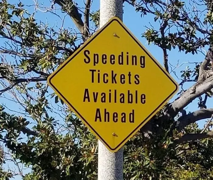 30 Hilariously Useless, Unsuccessful And/Or Unpopular Signs (New Pics)