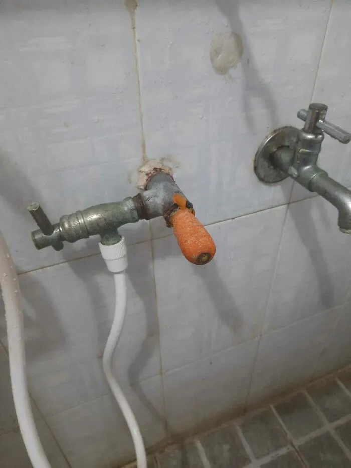 No parada de salir agua del grifo roto, mi madre hizo esto y funcionó