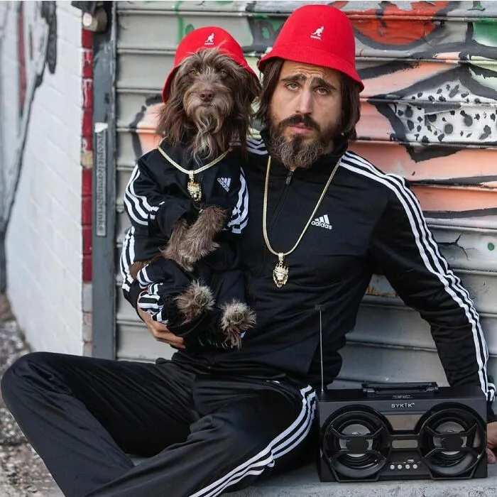 Human-Animal Doppelgangers: 30 Captivating Photographs Of A “Dog Dad” And His Pup Companion In Matching Outfits (New Pics)