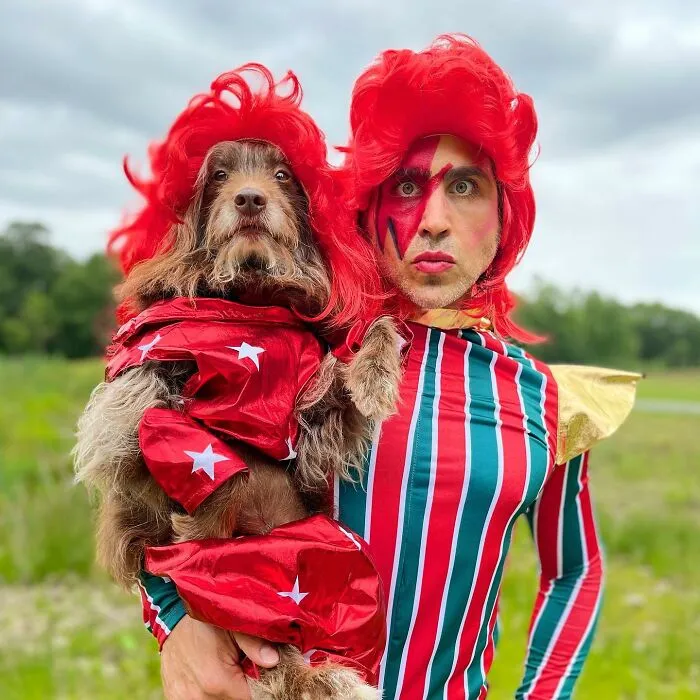 Human-Animal Doppelgangers: 30 Captivating Photographs Of A “Dog Dad” And His Pup Companion In Matching Outfits (New Pics)