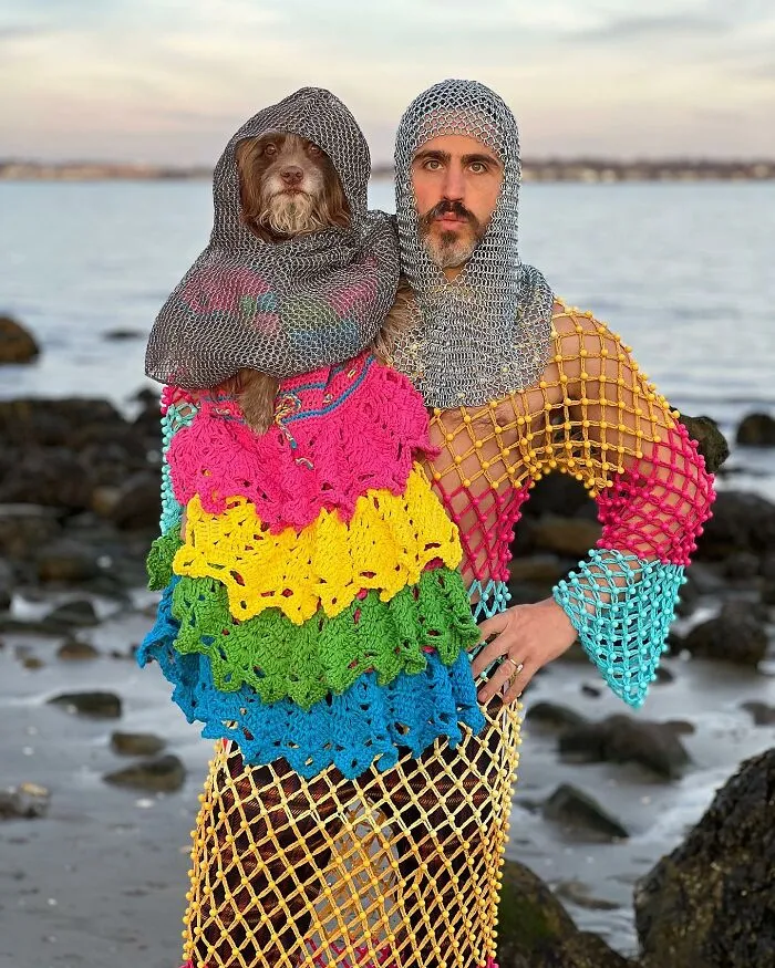 Human-Animal Doppelgangers: 30 Captivating Photographs Of A “Dog Dad” And His Pup Companion In Matching Outfits (New Pics)