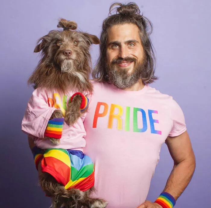 Human-Animal Doppelgangers: 30 Captivating Photographs Of A “Dog Dad” And His Pup Companion In Matching Outfits (New Pics)