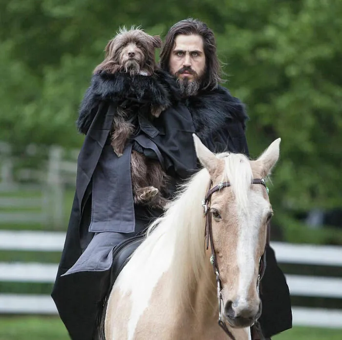 Human-Animal Doppelgangers: 30 Captivating Photographs Of A “Dog Dad” And His Pup Companion In Matching Outfits (New Pics)