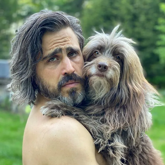 Human-Animal Doppelgangers: 30 Captivating Photographs Of A “Dog Dad” And His Pup Companion In Matching Outfits (New Pics)
