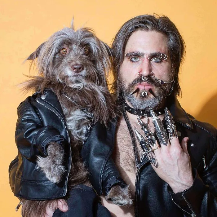 Human-Animal Doppelgangers: 30 Captivating Photographs Of A “Dog Dad” And His Pup Companion In Matching Outfits (New Pics)