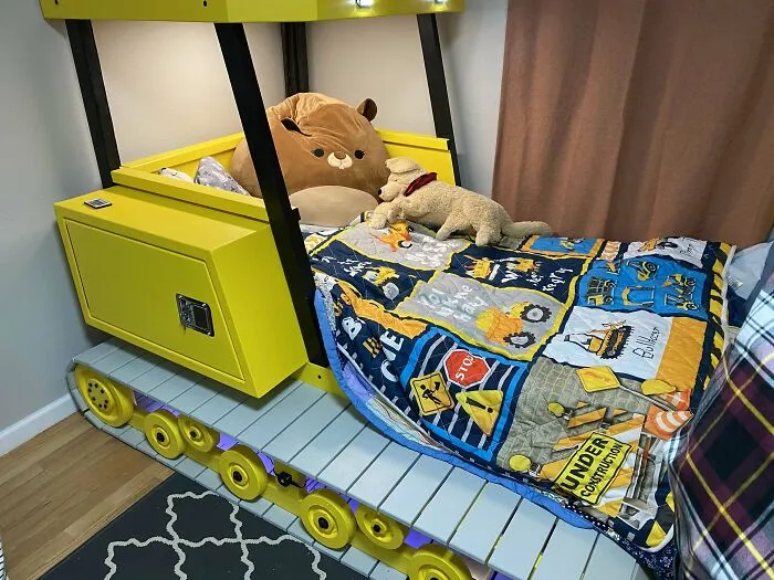 Cama en forma de niveladora para mi sobrino