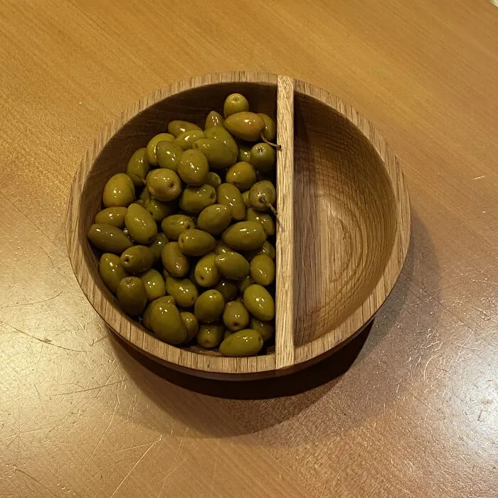 Cuenco para aceitunas con espacio para los huesos, de roble