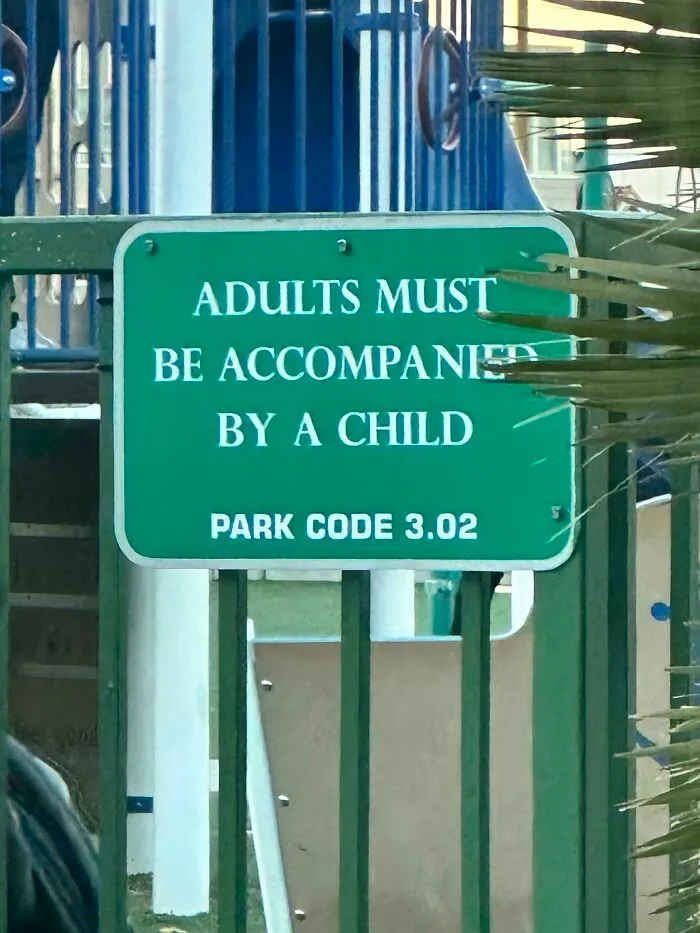 Los adultos deben estar acompañados por un niño