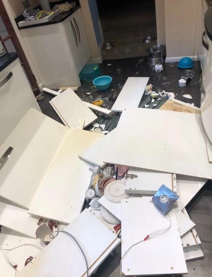 Las alacenas de la cocina decidieron caerse a las 4 de la mañana