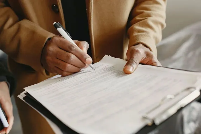 26 People Share The Biggest Financial Mistakes They've Seen Someone Make