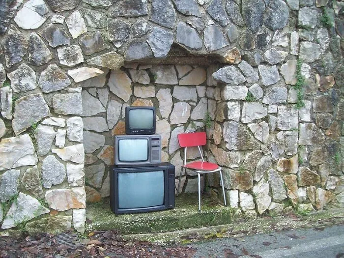 Person Wonders “What Eventually Disappeared Without Anyone Noticing?”, Receives 35 Various Replies