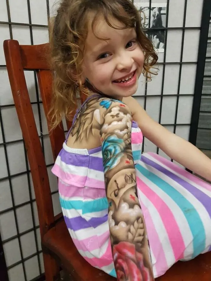 This Artist Gives Hospitalized Kids Spray-On “Tattoos” To Make Their Days Brighter, And Here’s The Result (24 New Pics)