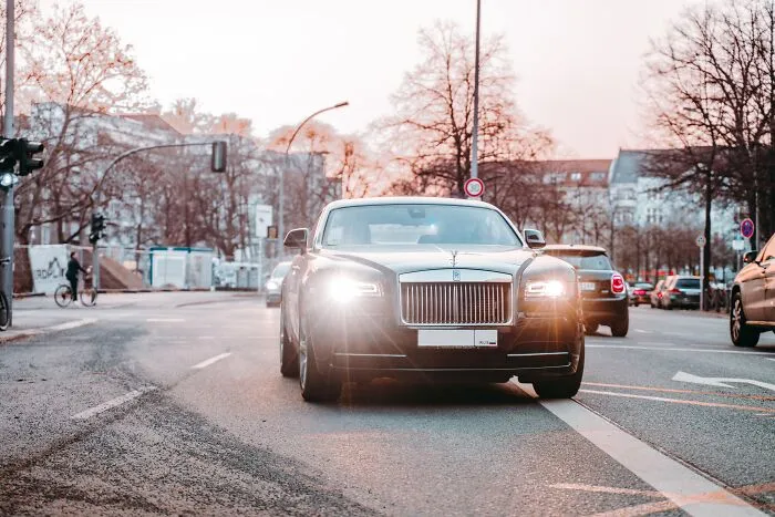 34 Wealthy People Share Bizarre Notions They Thought Were Ordinary