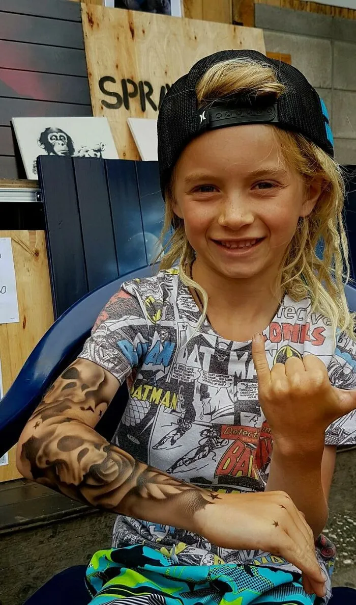 This Artist Gives Hospitalized Kids Spray-On “Tattoos” To Make Their Days Brighter, And Here’s The Result (24 New Pics)