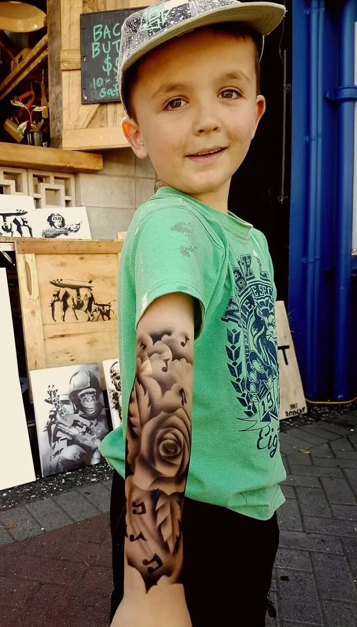 This Artist Gives Hospitalized Kids Spray-On “Tattoos” To Make Their Days Brighter, And Here’s The Result (24 New Pics)