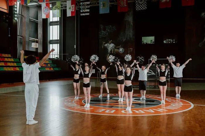 30 Signs That People Peaked In High School And Never Left That Mindset, Shared By Netizens