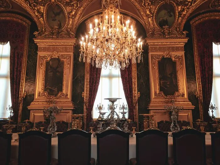 34 Wealthy People Share Bizarre Notions They Thought Were Ordinary