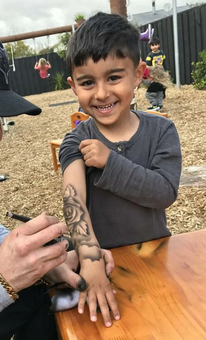 This Artist Gives Hospitalized Kids Spray-On “Tattoos” To Make Their Days Brighter, And Here’s The Result (24 New Pics)