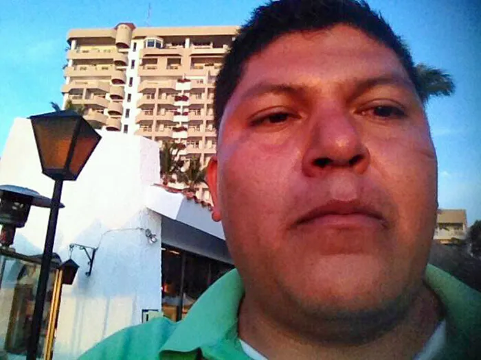 Mis padres pidieron a este hombre que les hiciera una foto en sus vacaciones, pero tenía la cámara al revés
