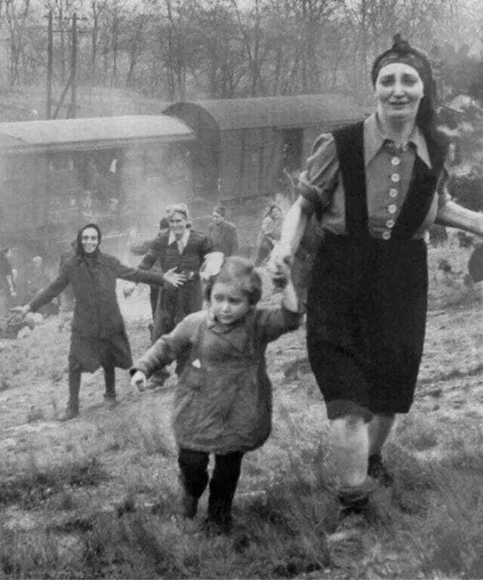 50 Incredible History Moments That Were Caught On Camera Decades Ago