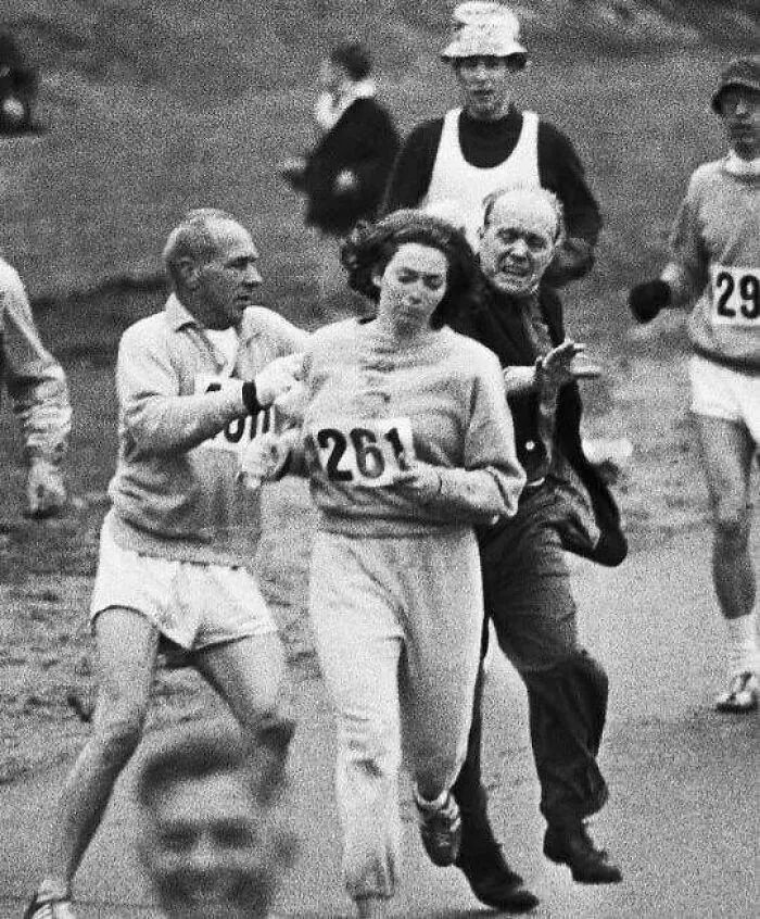 35 Momentos históricos increíbles que fueron captados por cámaras