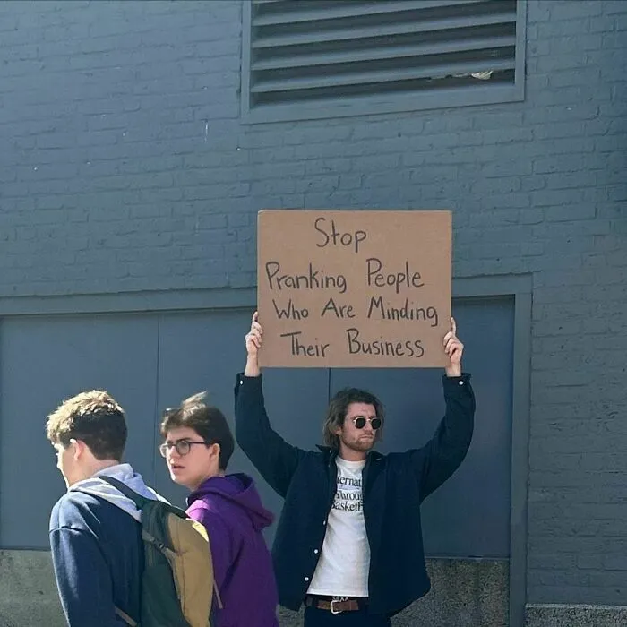 50 Times “Dude With Sign” Did Everyone A Public Service And Protested Everyday Annoying Things (New Pics)
