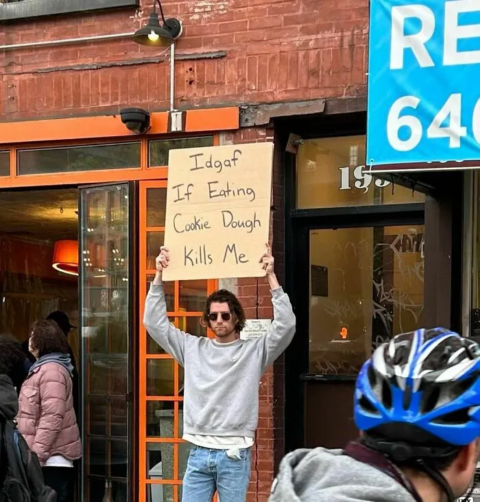 50 Times “Dude With Sign” Did Everyone A Public Service And Protested Everyday Annoying Things (New Pics)