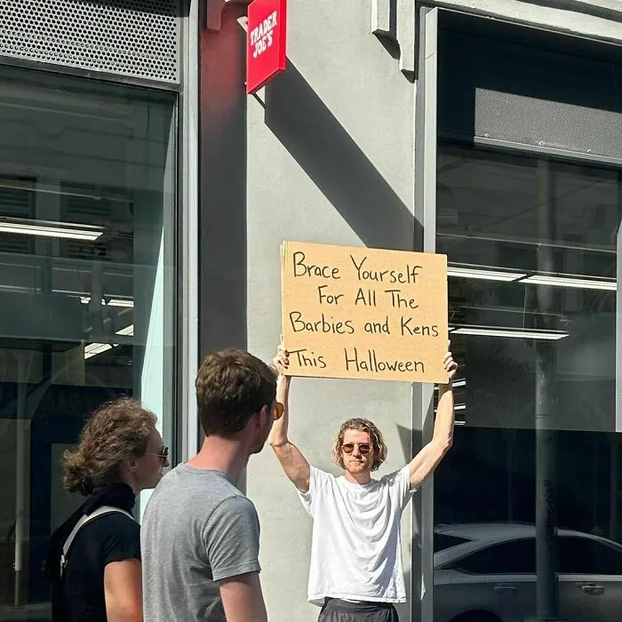 50 Times “Dude With Sign” Did Everyone A Public Service And Protested Everyday Annoying Things (New Pics)