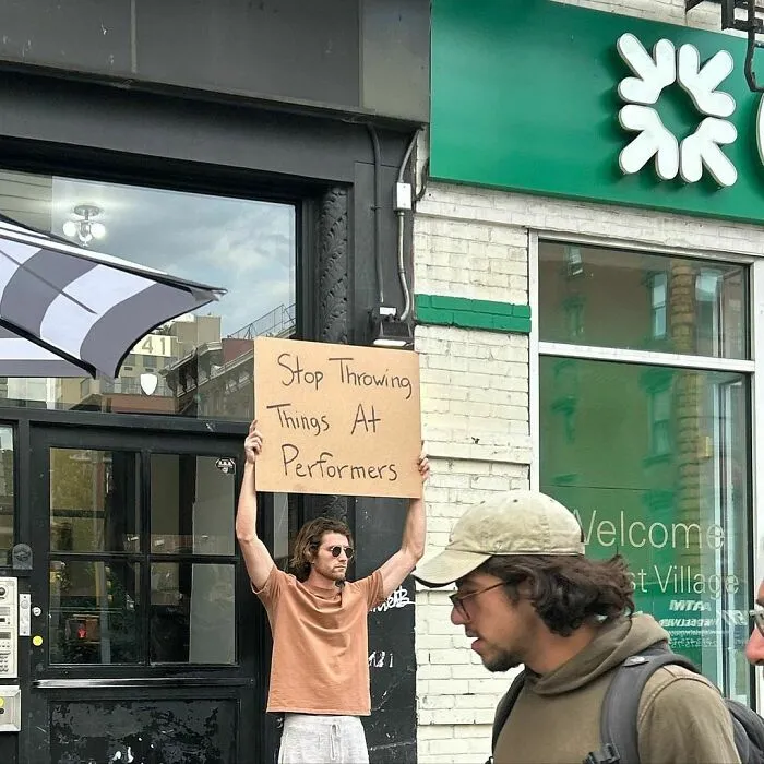 50 Times “Dude With Sign” Did Everyone A Public Service And Protested Everyday Annoying Things (New Pics)