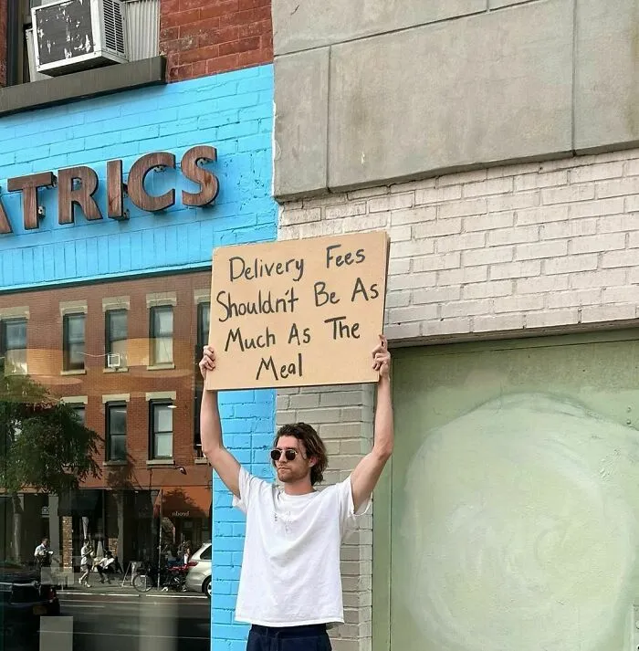 50 Times “Dude With Sign” Did Everyone A Public Service And Protested Everyday Annoying Things (New Pics)