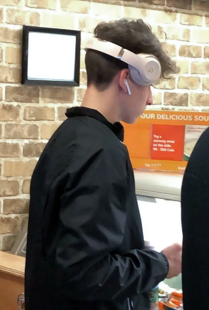 How To Let Everyone In The Subway Line Know Your Parents Are Rich