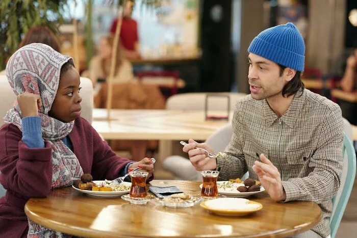 People Share 30 Deal-Breakers That Make Them Instantly Nope Out From A First Date
