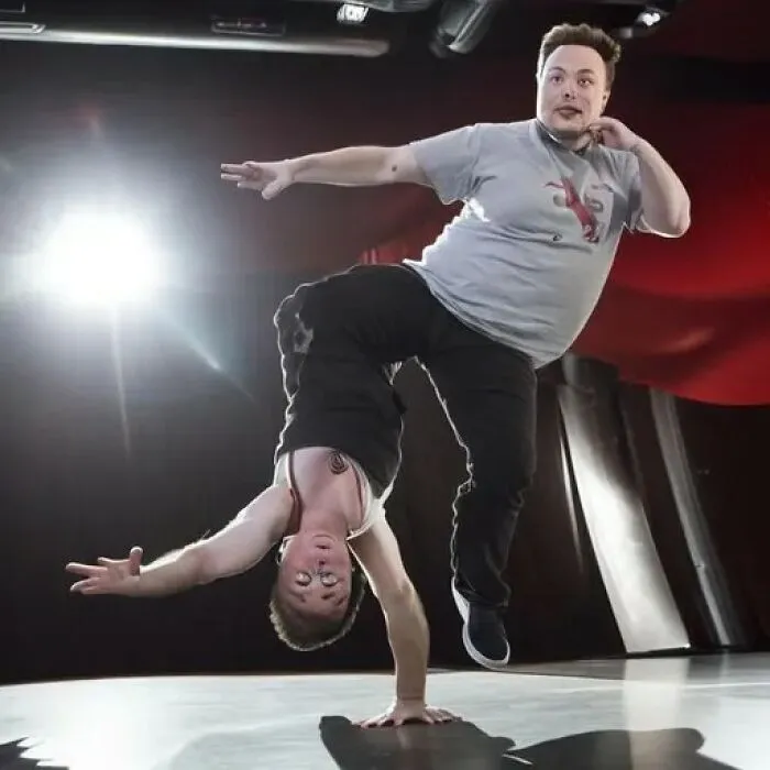 Si intentáis hacer lo que sea bailando breakdance, saldrá mal siempre