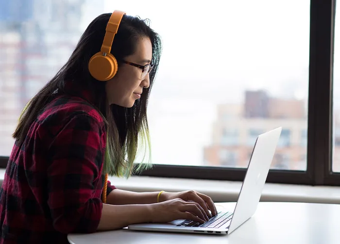 “It’s An Easy $500”: 30 People Reveal Side Hustles That Help Them Get By