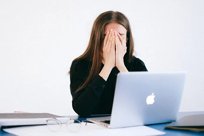 50 Brutal Moments When People Realized Their ‘Friends’ Didn’t Actually Like Them