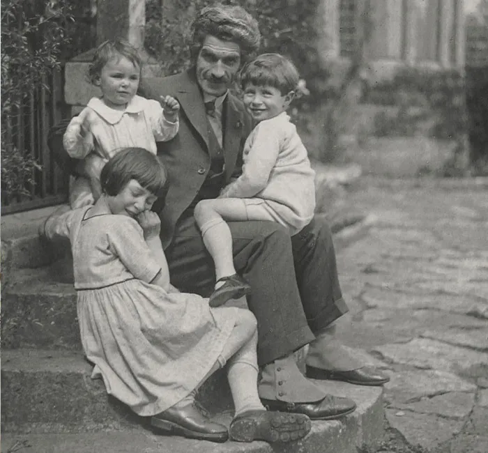 “That Was Gutsy”: 30 Old People Share What Life Was Like For Their Grandparents