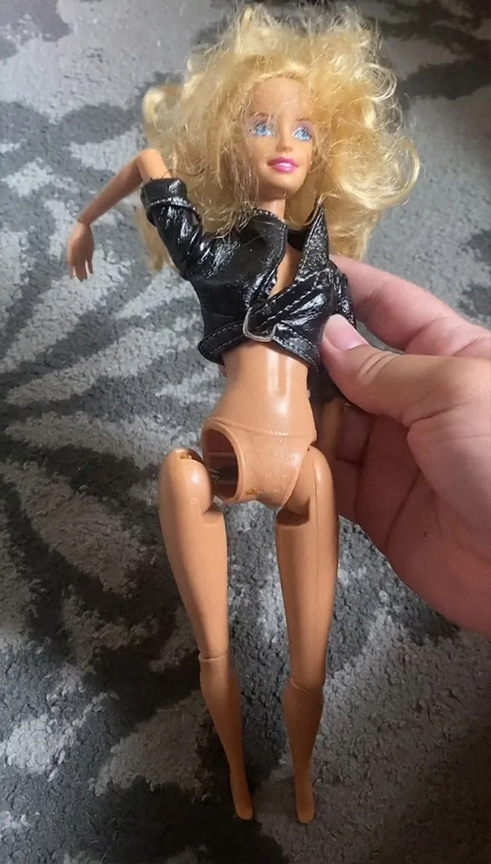 “I Accidentally Doomed Barbieland”: ‘Barbie’ Kicks Off A Hilarious ‘Weird Barbie’ Trend (29 Pics)