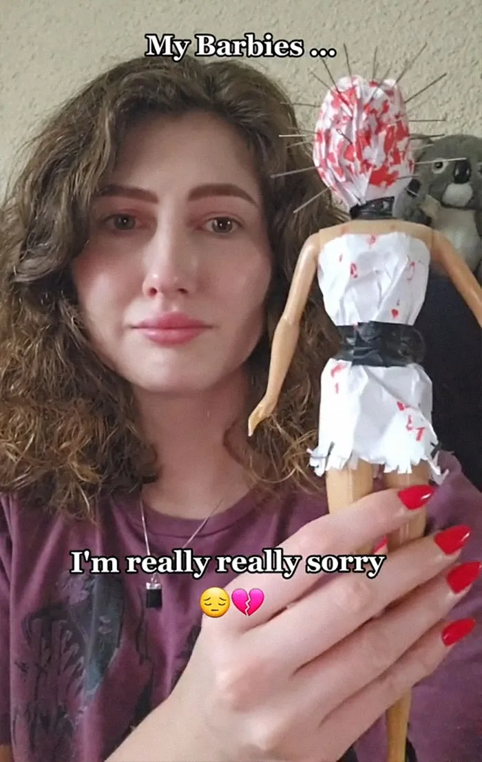 “I Accidentally Doomed Barbieland”: ‘Barbie’ Kicks Off A Hilarious ‘Weird Barbie’ Trend (29 Pics)