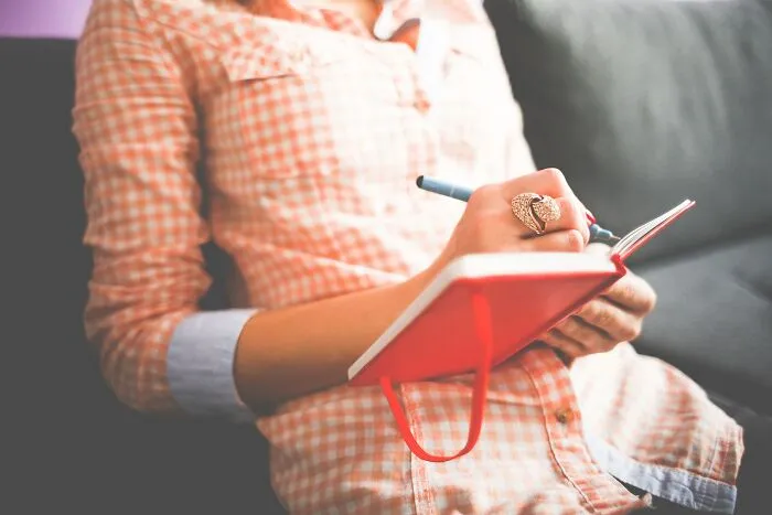 37 Of The Absolute Worst Lies Kids Ever Caught Their Parents Telling, As Listed Online