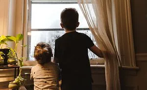30 Signs Of An Only Child That People Pick Up On