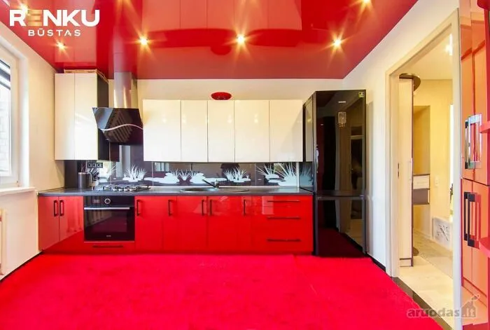 30 Of The Wildest Real Estate Listings That Someone Is Actually Trying To Sell