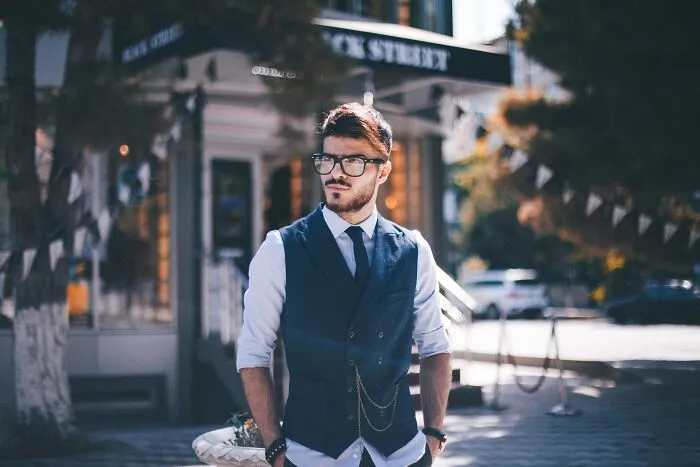 Somebody Asks “What Happened To The Lonely Guy In Your High School Class?” And 27 Folks Answer