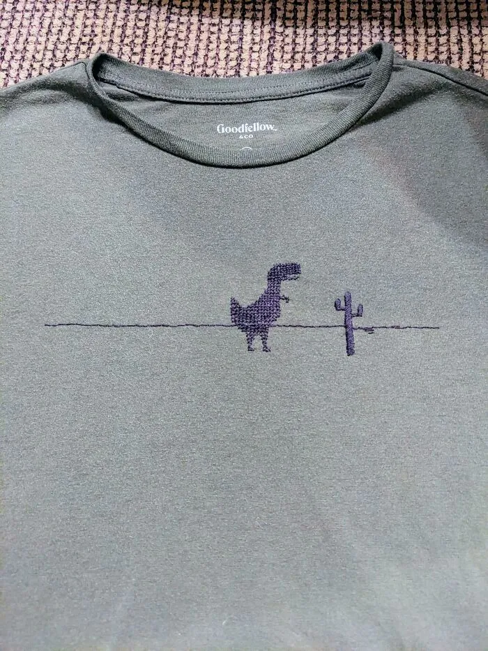 Para cubrir una mancha de salsa he hecho este dino