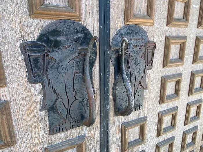 The Way These Cat’s Tails Are Door Handles!