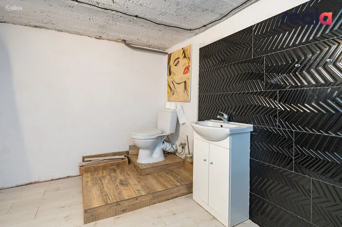 30 Of The Wildest Real Estate Listings That Someone Is Actually Trying To Sell