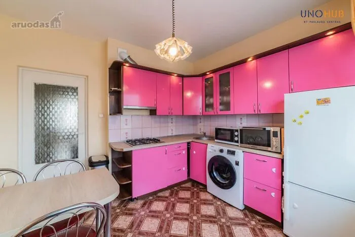 30 Of The Wildest Real Estate Listings That Someone Is Actually Trying To Sell